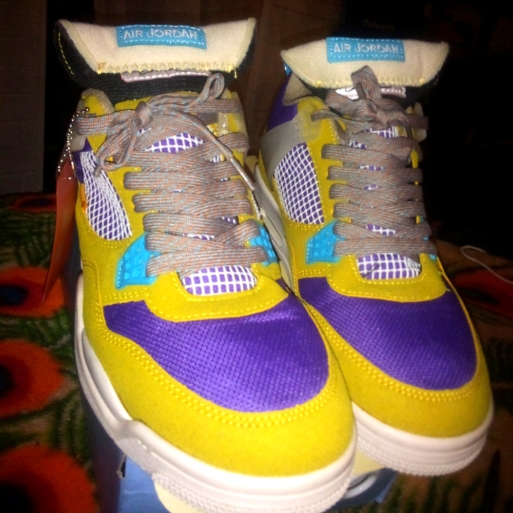 Have tons of brand new sneakers no room for them anymore, need my closet space.